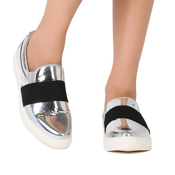 QUPID Silver Mirror Metallic Leatherette Pointy Elastic Slip On Sneaker NWT - Picture 1 of 10